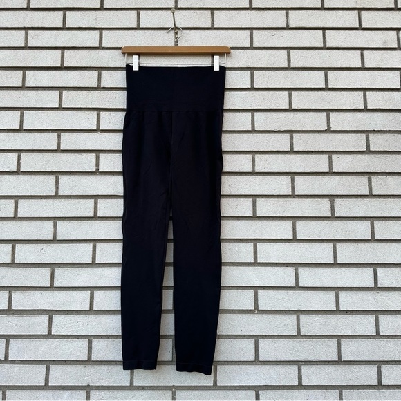 ASSETS By Spanx Leggings Black High Rise Ankle Seamless Nylon - Picture 1 of 8